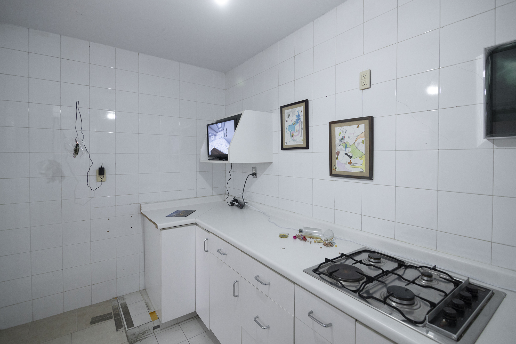 2022 02 Intelleaks, NASL, Mexico City — Installation View Kitchen 01 — Jeronim Horvat